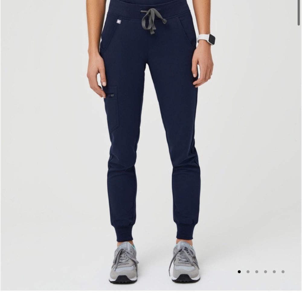 Scrub set XS. Catarina 3 pocket Top and Zamora Jogger Scrub Pant